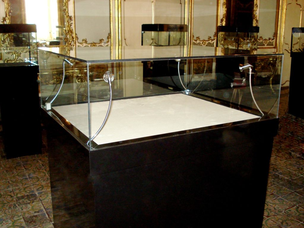 Marco Arena Design - realizzazione teche Palazzo Biscari